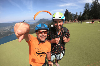 Vol ascendance en parapente au-dessus du lac d'Annecy (74)