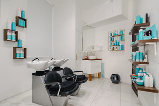 Gommage, massage et beauté des mains avec pose de vernis classique à l'Institut Menasa à Paris (75019)