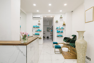 Gommage, massage et beauté des mains avec pose de vernis classique à l'Institut Menasa à Paris (75019)