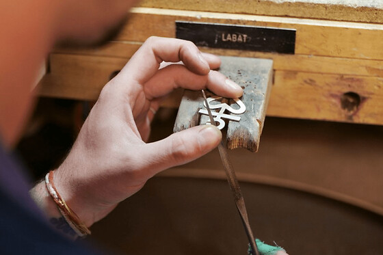 Atelier création de pendentif en argent à Strasbourg (67)