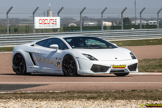 Stage Pilotage Enfant en Lamborghini à Toulouse (31) - Lamborghini - 2 Tours