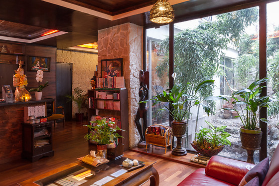 Modelage thaïlandais traditionnel chez Ban Sin Thaï à Paris (15ème)