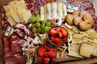 Séjour gourmand pour deux en roulotte au Cocon d'amour à Saint-Jean-d'Elle (50)