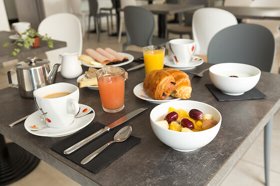 Brit Hotel Nevers Centre Gare - photo 2