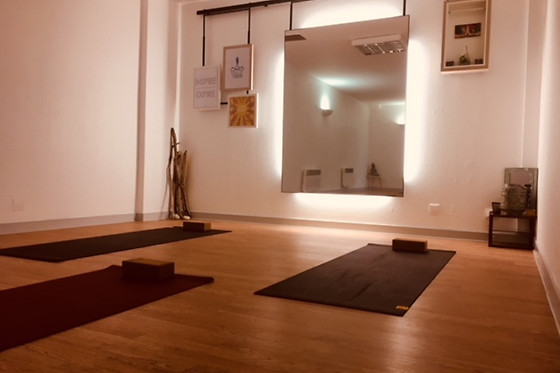 Un cours de yoga en famille chez Angele OM Yoga à La Rochelle (17)