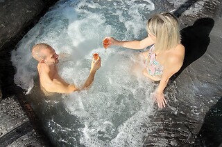Un accès au spa avec bain à remous et un massage flottant chez H2O Hydrothérapie à Roinvilliers (91)