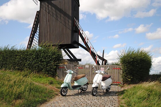 Vespa's on the road - photo 0