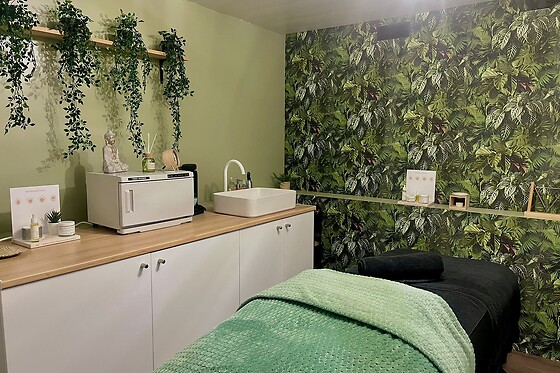 Pose de vernis semi-permanent et modelage des mains chez Beauty and Chill à Paris (75012)