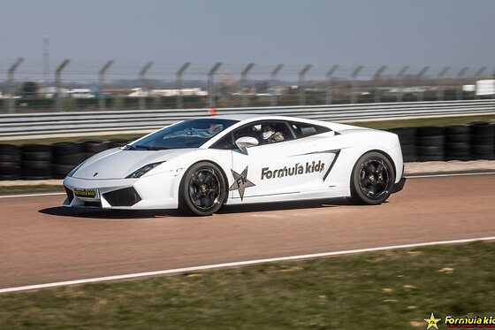 Stage Pilotage Enfant en Lamborghini à Magny-Cours (58) - Lamborghini - 4 Tours