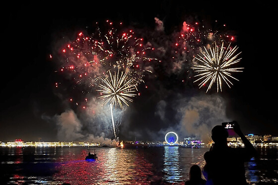 Soirée en catamaran dîner et feu d'artifice depuis Hyères (83)