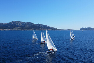 Croisière À La Voile Dans Les Calanques Du Frioul À Marseille