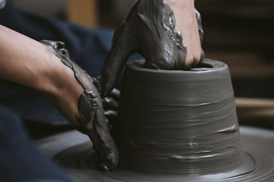 Atelier tournage en poterie à Paris 19ème
