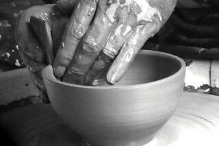 Atelier tournage en poterie à Paris 19ème