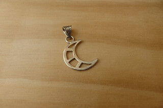 Atelier fabrication d'un pendentif en argent à Yzeron (69)