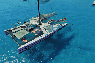 Demi-journée en Catamaran en Méditerranée depuis Le Lavandou
